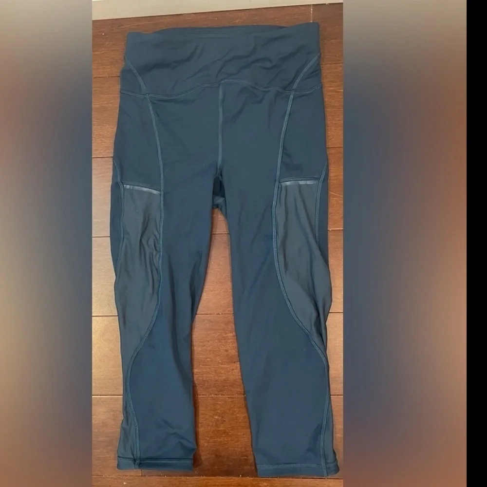 Lululemon always airy High-Rise Run Crop Leggings 19” size 4 night diver